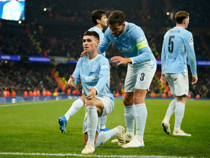 Manchester City, con hat trick de Foden, aplastó 5 por 1 al AEK de Atenas