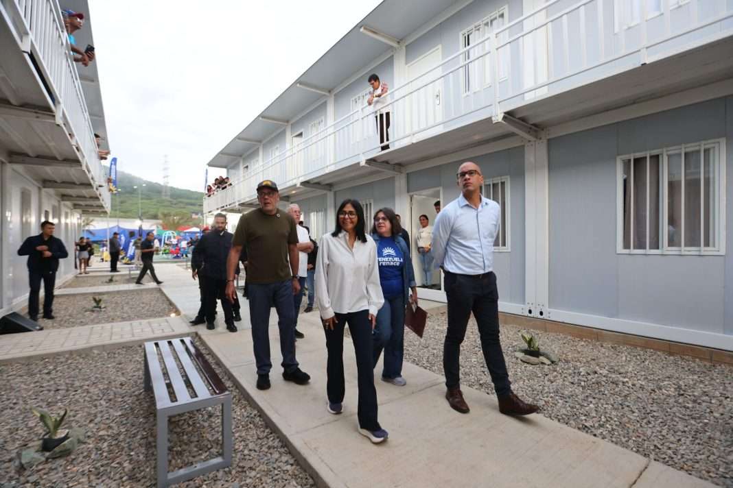 Viviendas transitorias entregó el Gobierno Nacional a los afectados del doble terremoto: 500 en Ciudad Caribia
