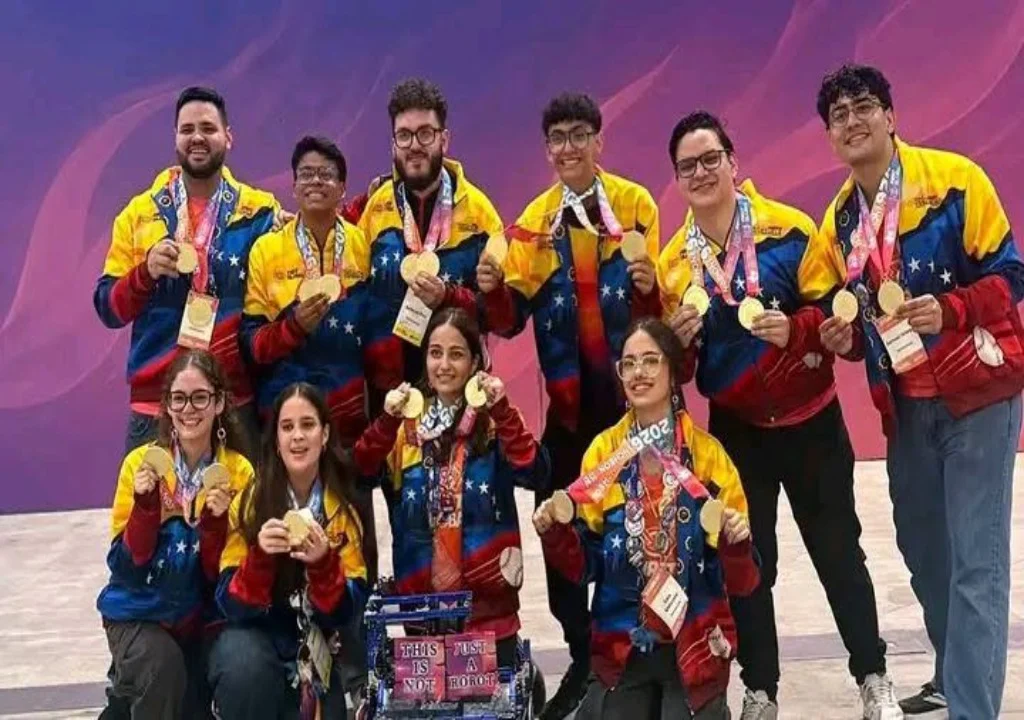 ¡LO VOLVIMOS A HACER!: Somos tricampeones en Robótica